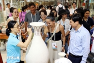 Chu Dau pottery wows APEC guests in Hai Phong